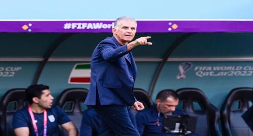 "كان شرفاً أن أكون جزءاً من عائلتكم".. كيروش يوجه رسالة وداعية لمنتخب إيران
